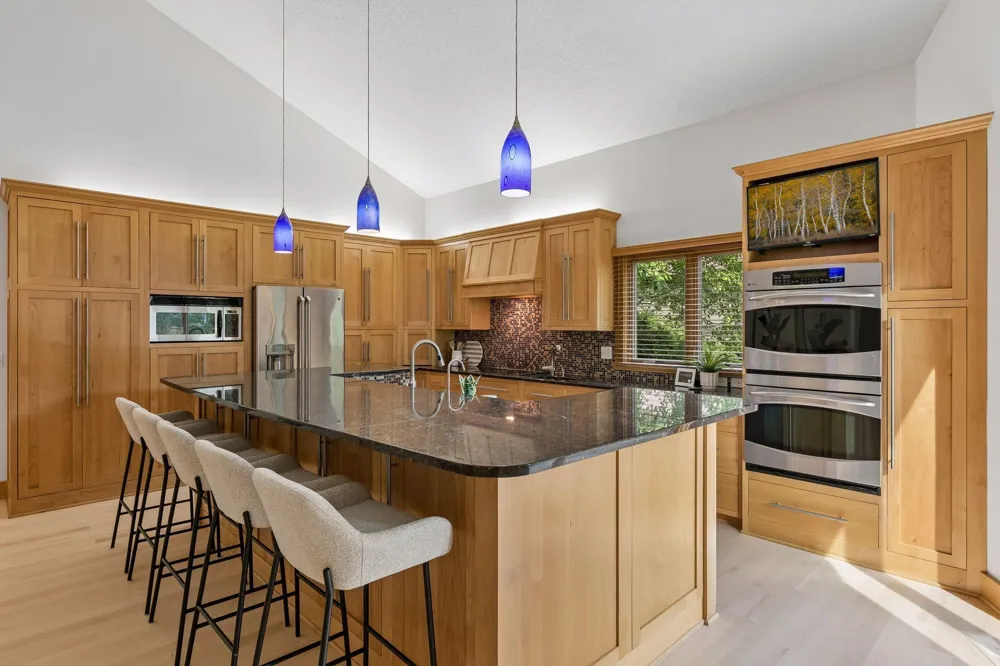 1728 Trail Road Mendota Heights, MN 55118