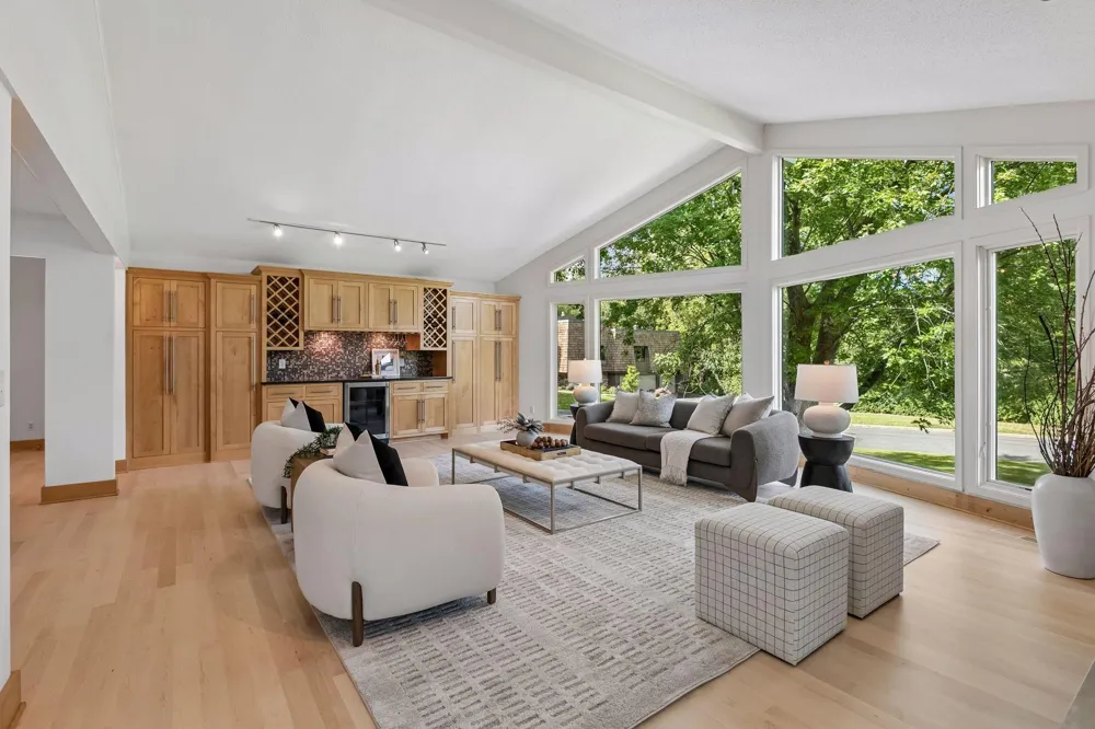 1728 Trail Road Mendota Heights, MN 55118