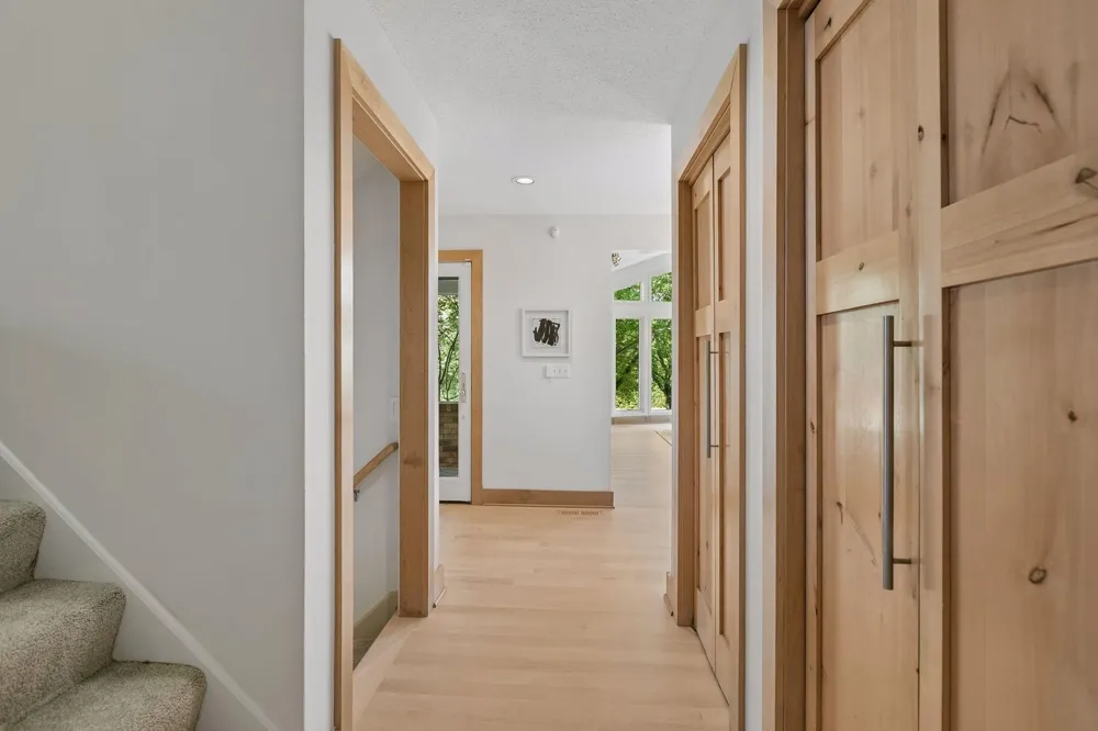1728 Trail Road Mendota Heights, MN 55118