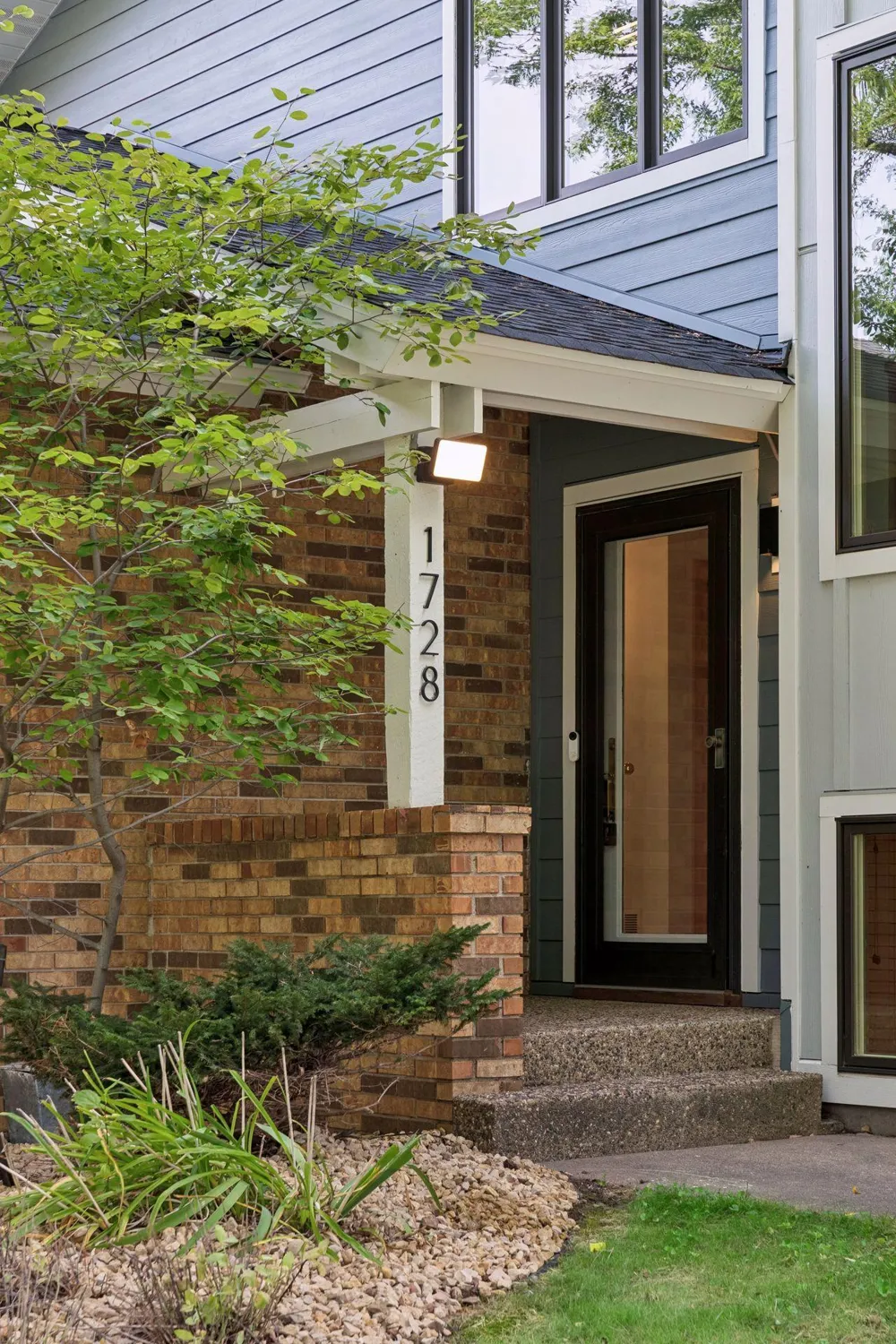 1728 Trail Road Mendota Heights, MN 55118