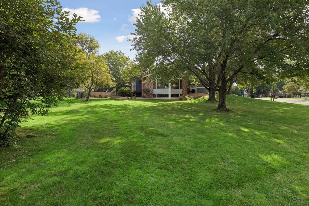 1728 Trail Road Mendota Heights, MN 55118