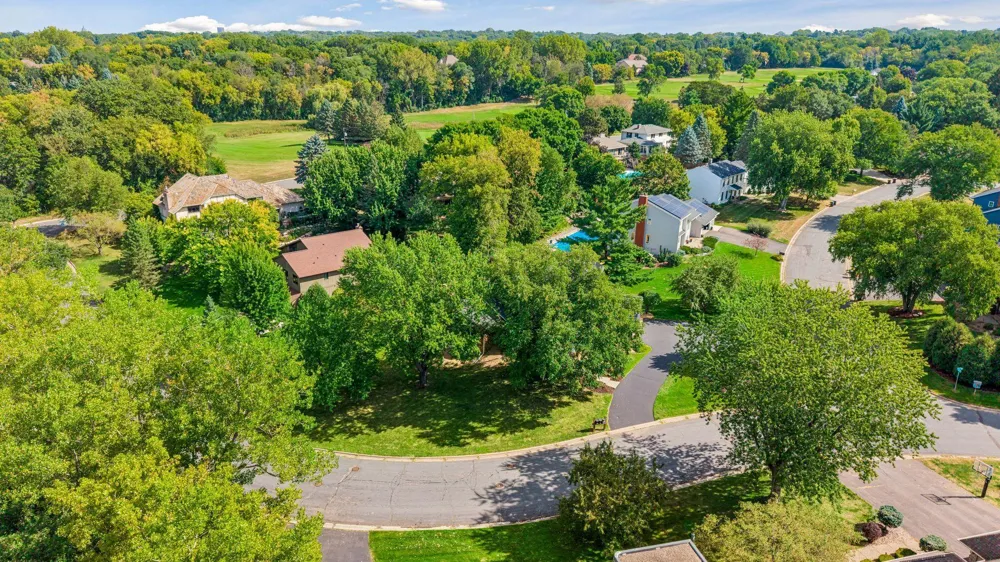 1728 Trail Road Mendota Heights, MN 55118