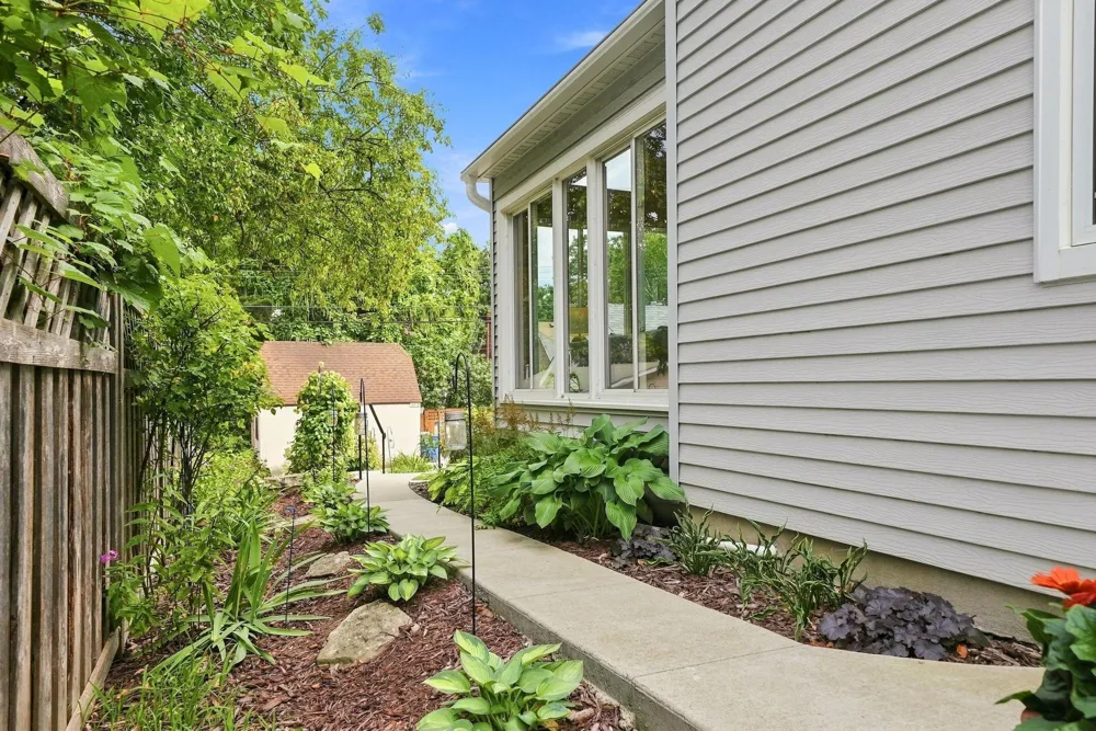 3410 Zenith Avenue Robbinsdale, MN 55422