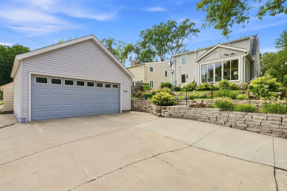 3410 Zenith Avenue Robbinsdale, MN 55422