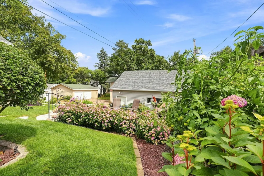 3410 Zenith Avenue Robbinsdale, MN 55422