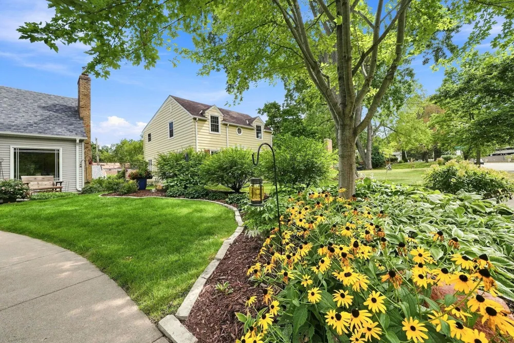 3410 Zenith Avenue Robbinsdale, MN 55422