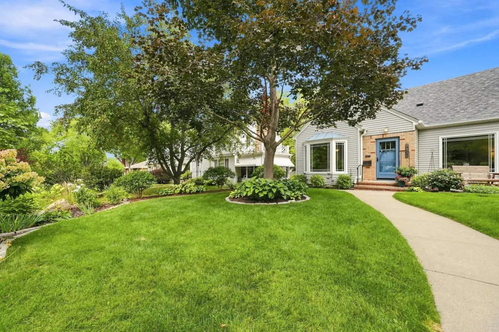 3410 Zenith Avenue Robbinsdale, MN 55422