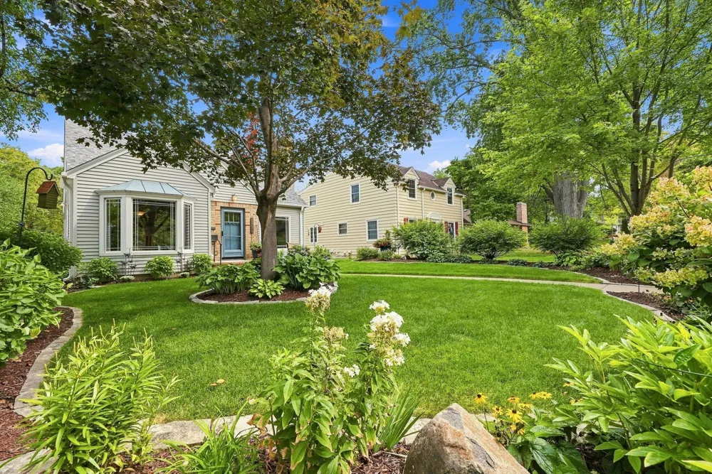 3410 Zenith Avenue Robbinsdale, MN 55422
