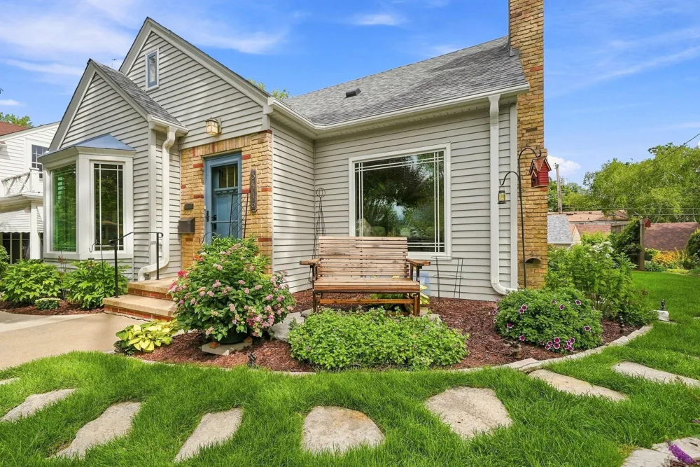 3410 Zenith Avenue Robbinsdale, MN 55422