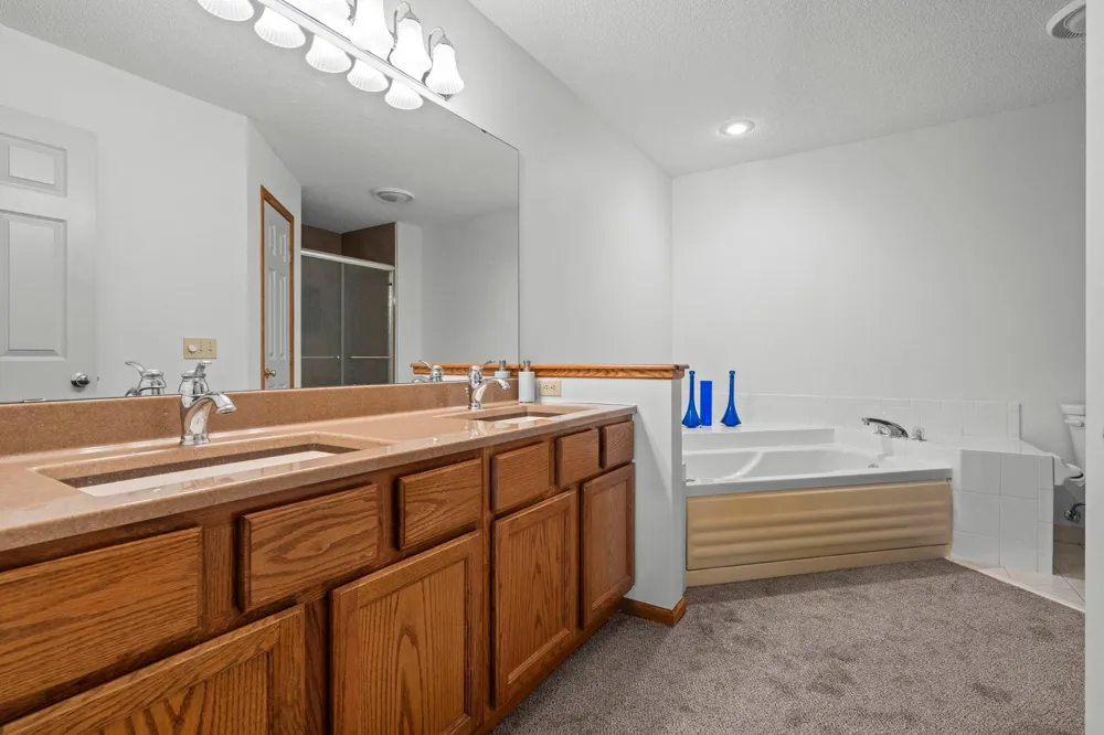 2996 Highcourte Roseville, MN 55113