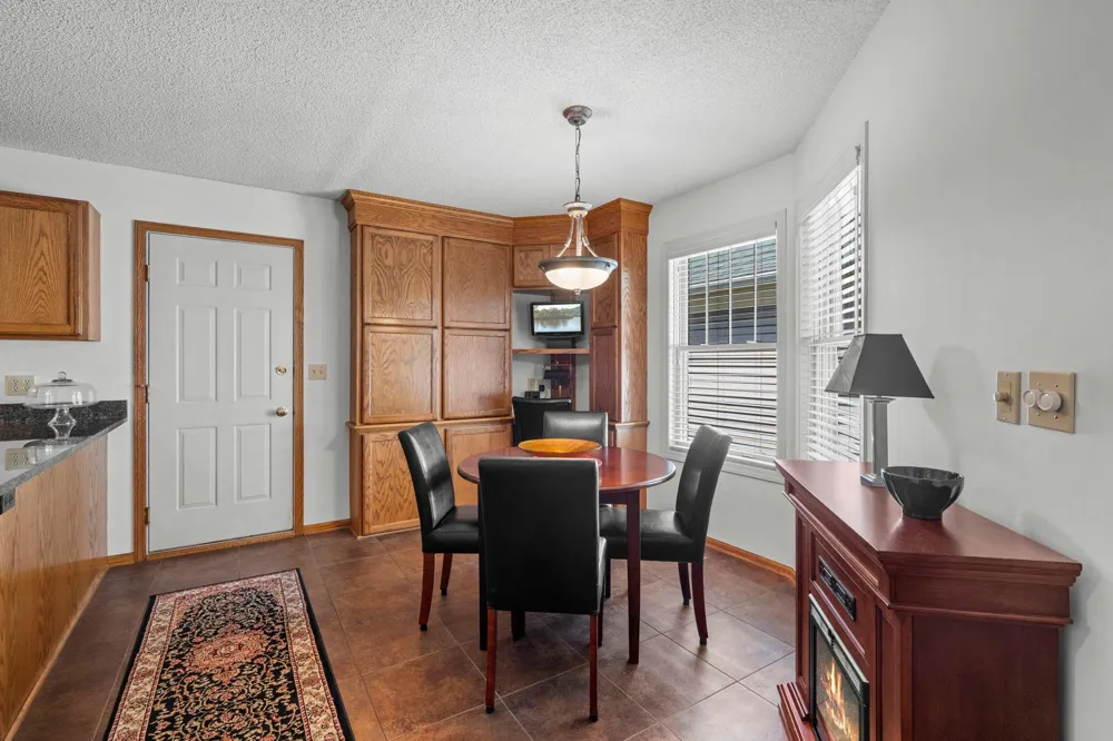 2996 Highcourte Roseville, MN 55113