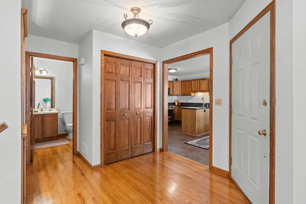 2996 Highcourte Roseville, MN 55113