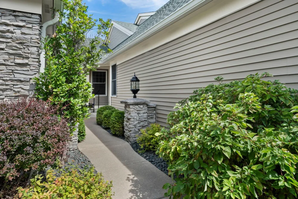 2996 Highcourte Roseville, MN 55113