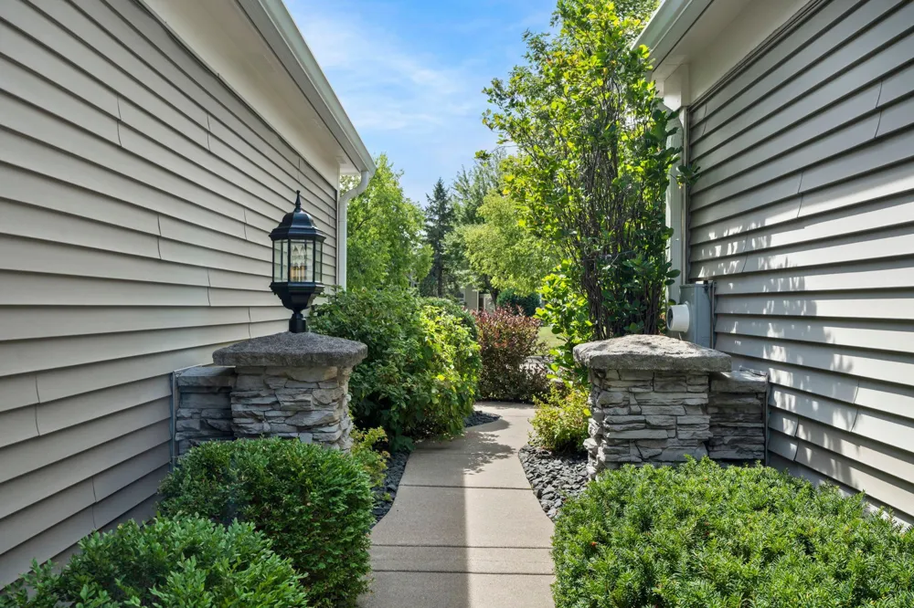 2996 Highcourte Roseville, MN 55113