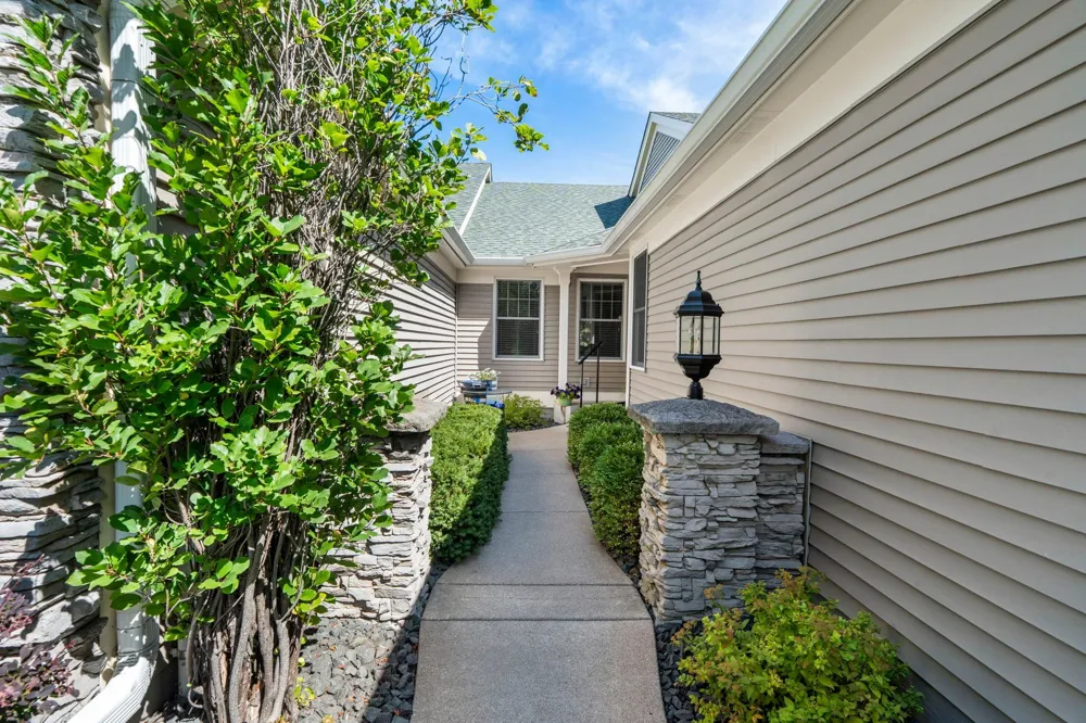2996 Highcourte Roseville, MN 55113