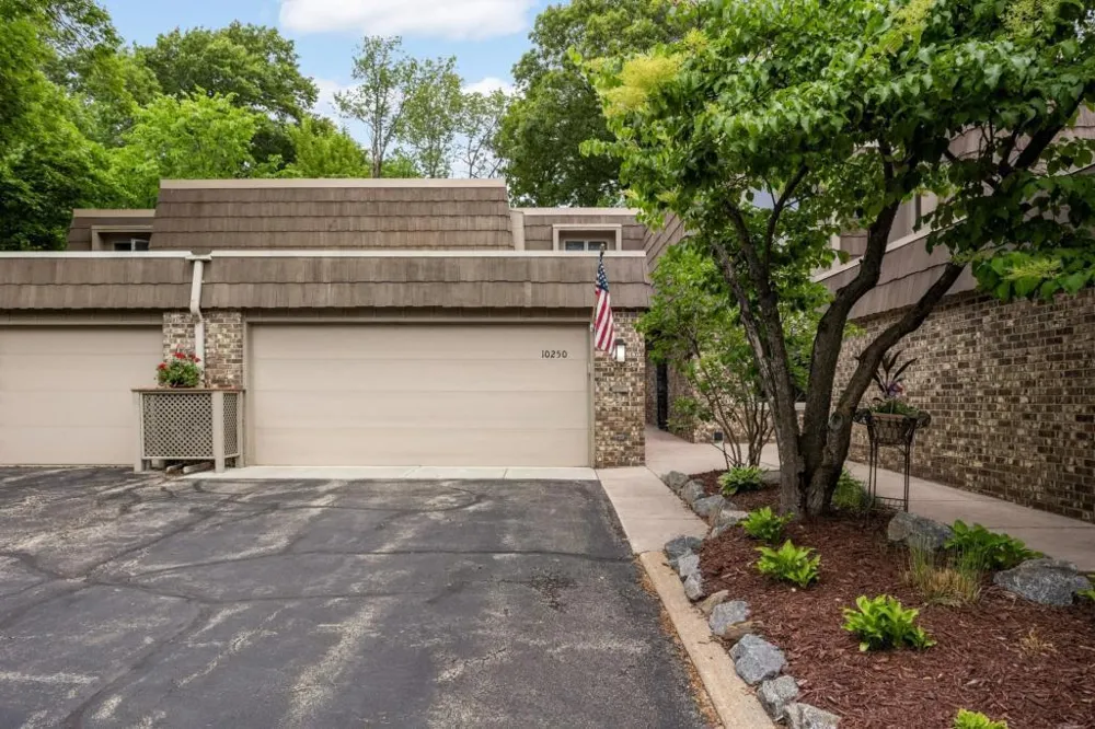 10250 Berkshire Road Bloomington, MN 55437