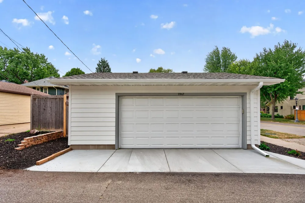 1947 Portland Avenue Saint Paul, MN 55104