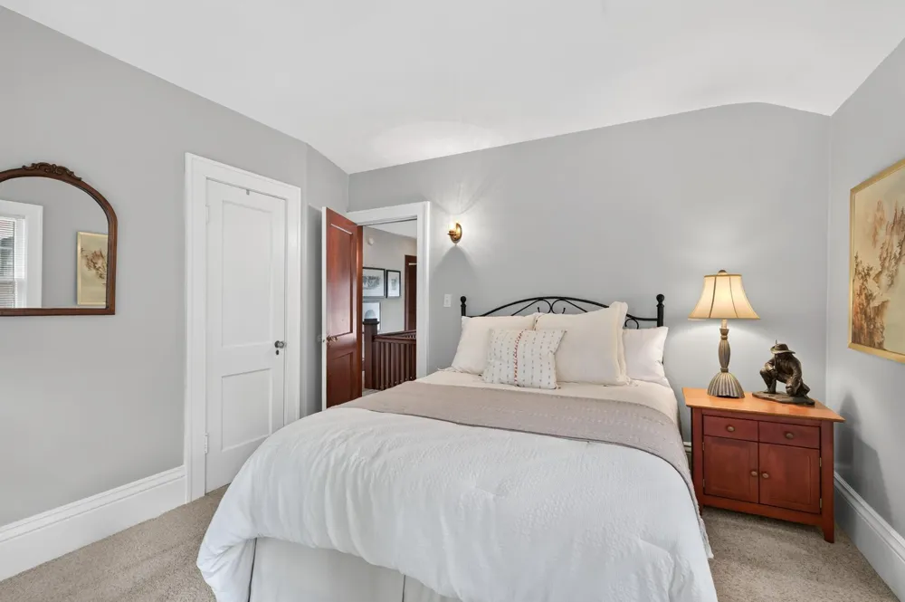 1947 Portland Avenue Saint Paul, MN 55104