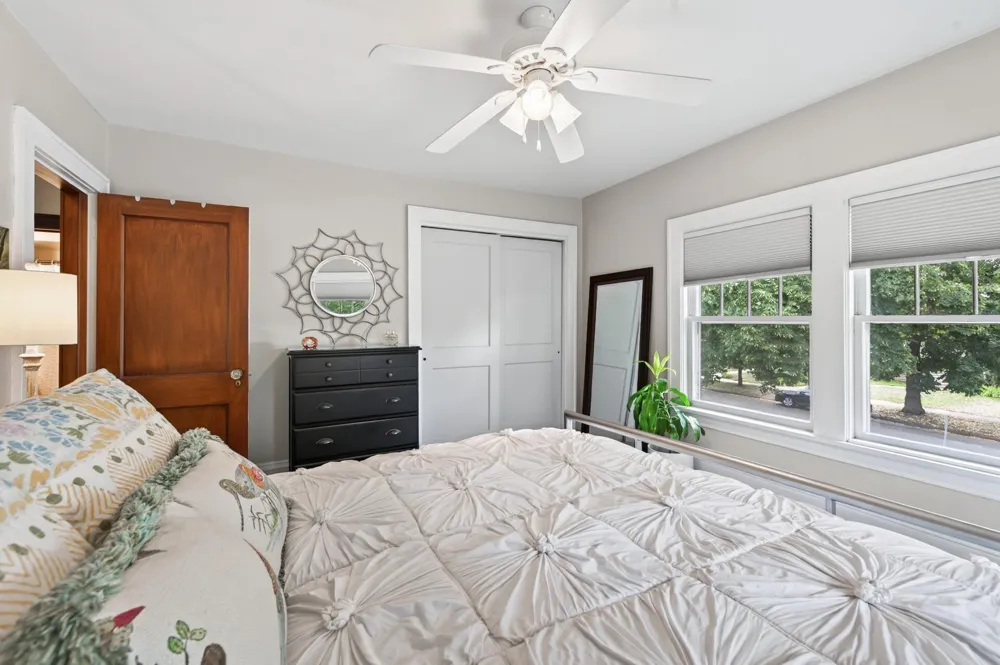 1947 Portland Avenue Saint Paul, MN 55104