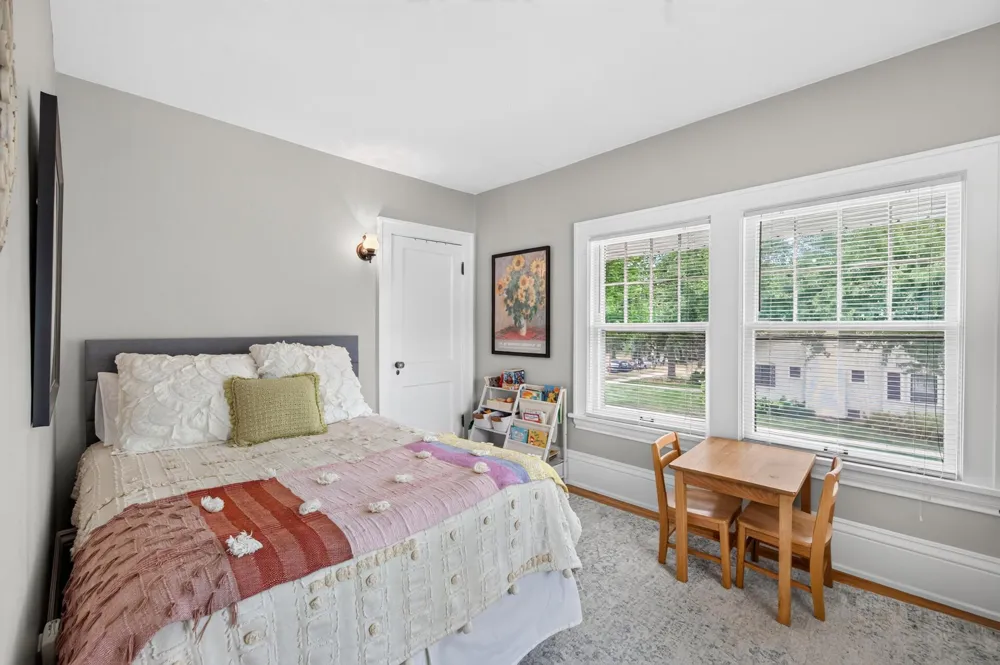 1947 Portland Avenue Saint Paul, MN 55104