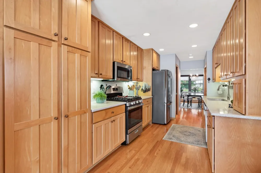 1947 Portland Avenue Saint Paul, MN 55104