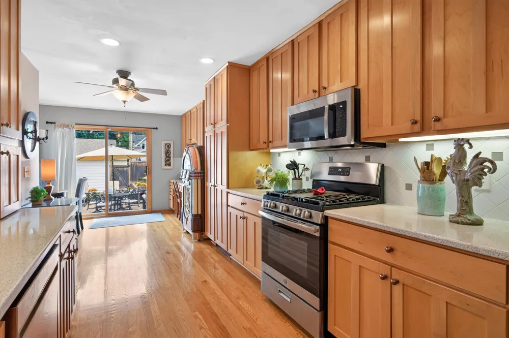 1947 Portland Avenue Saint Paul, MN 55104
