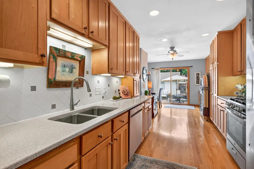 1947 Portland Avenue Saint Paul, MN 55104