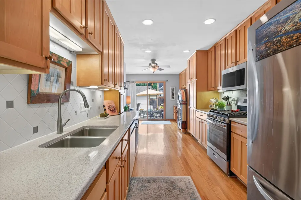 1947 Portland Avenue Saint Paul, MN 55104