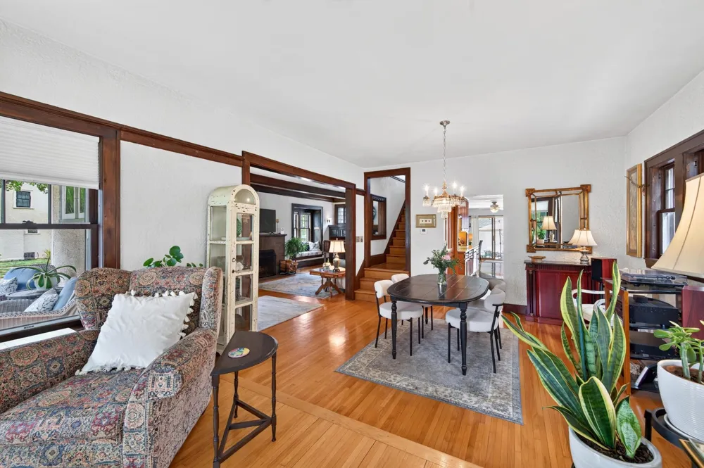 1947 Portland Avenue Saint Paul, MN 55104