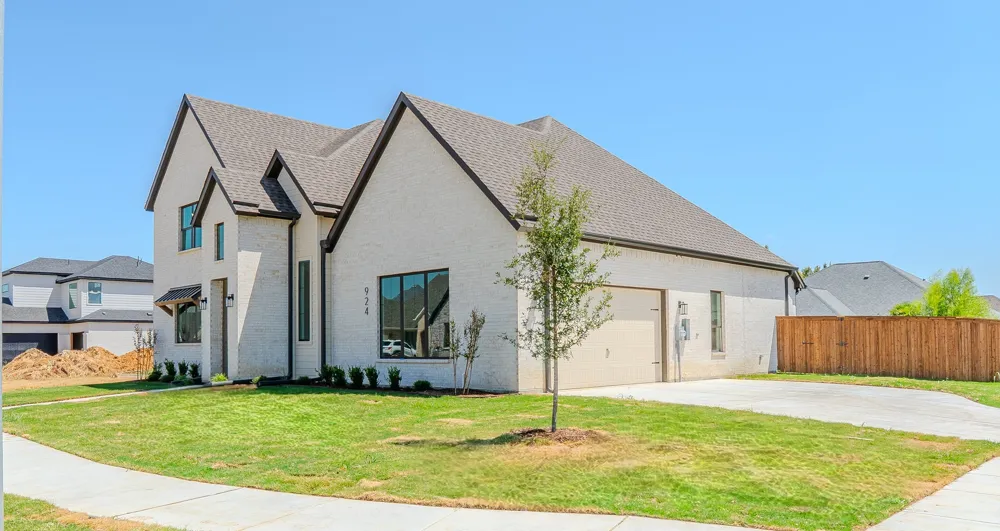 924 Claystone Ridge Drive Fort Worth, TX 76028
