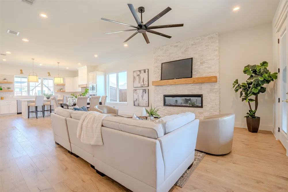 924 Claystone Ridge Drive Fort Worth, TX 76028