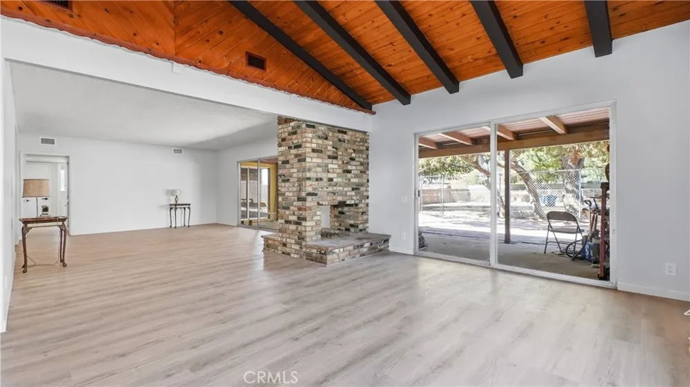 11357 Orcas Lakeview Terrace, CA 91342