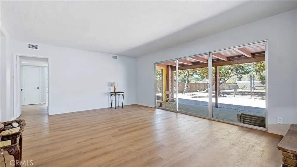 11357 Orcas Lakeview Terrace, CA 91342