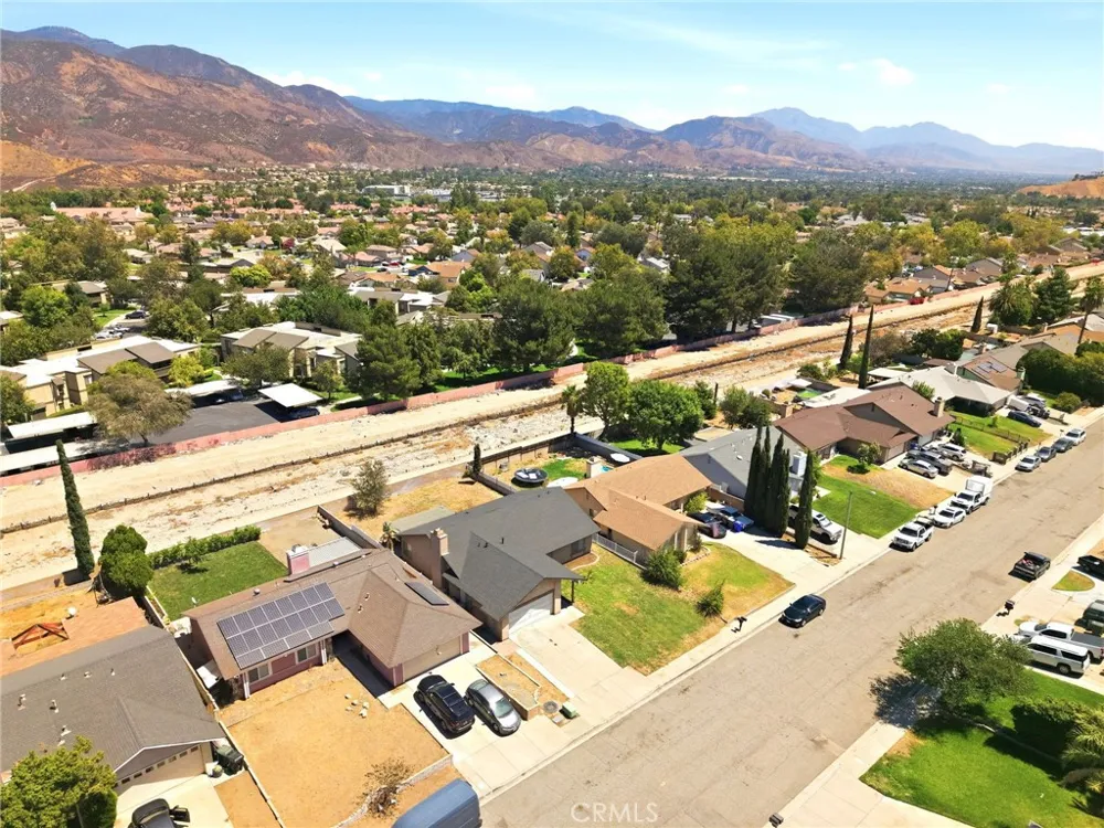 1522 Creekside Drive San Bernardino, CA 92407