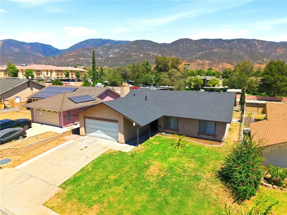 1522 Creekside Drive San Bernardino, CA 92407
