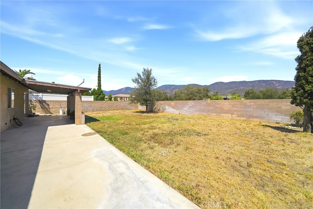 1522 Creekside Drive San Bernardino, CA 92407
