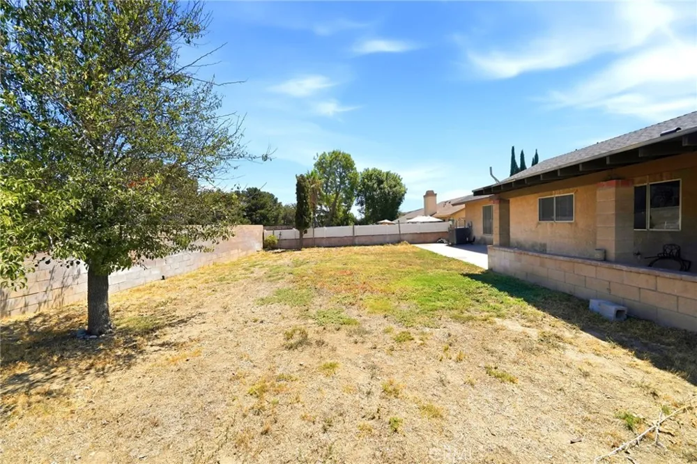 1522 Creekside Drive San Bernardino, CA 92407