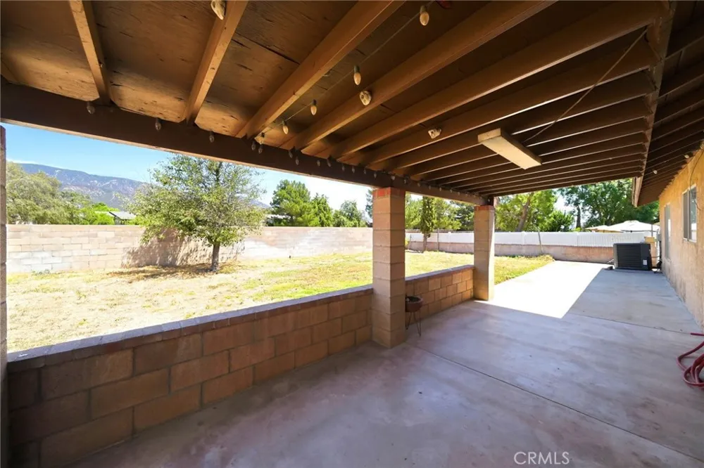 1522 Creekside Drive San Bernardino, CA 92407