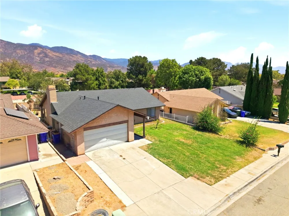1522 Creekside Drive San Bernardino, CA 92407