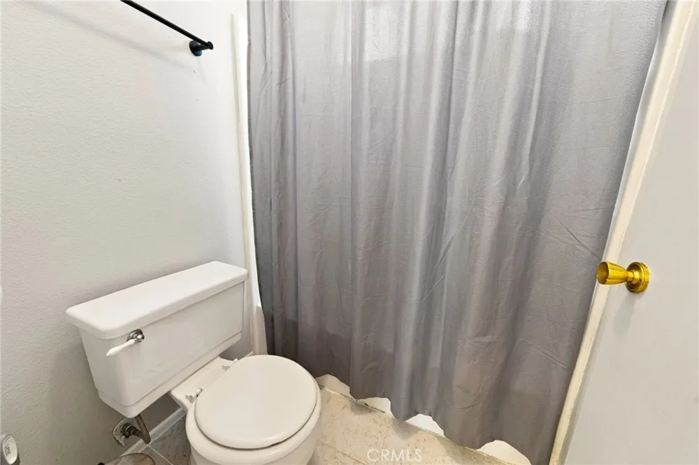 1522 Creekside Drive San Bernardino, CA 92407