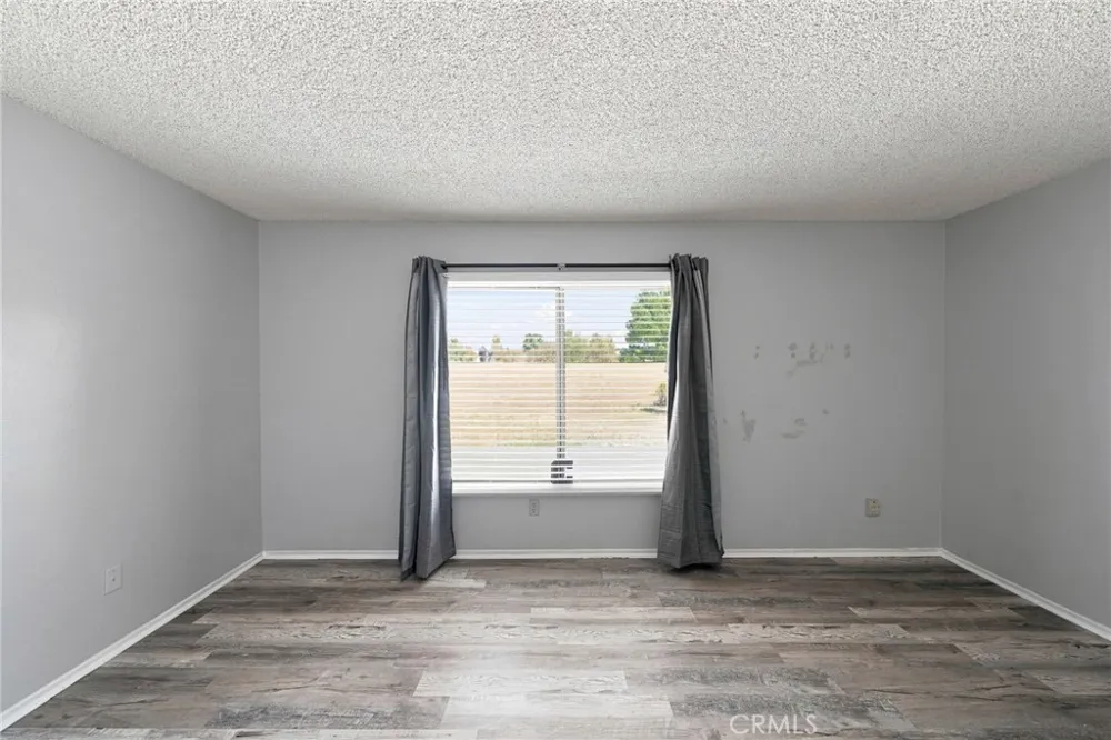 1522 Creekside Drive San Bernardino, CA 92407