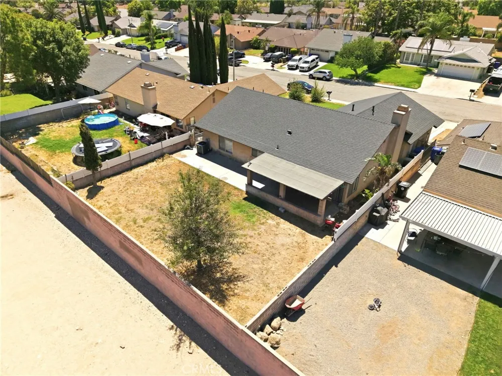 1522 Creekside Drive San Bernardino, CA 92407