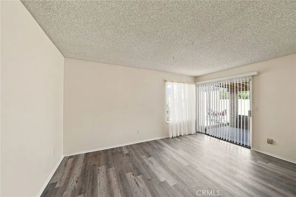 1522 Creekside Drive San Bernardino, CA 92407