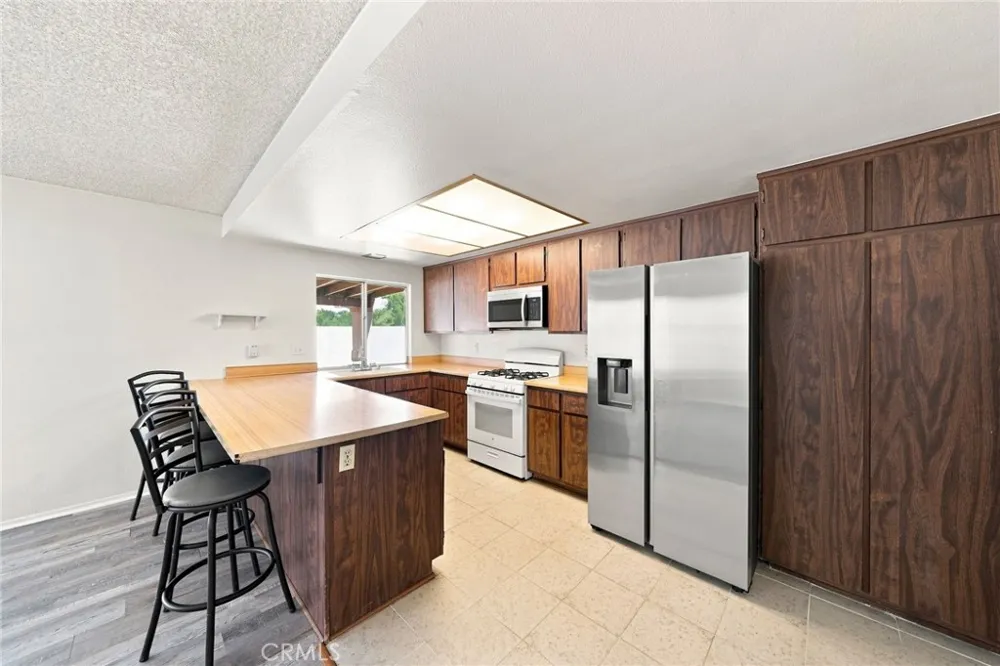 1522 Creekside Drive San Bernardino, CA 92407