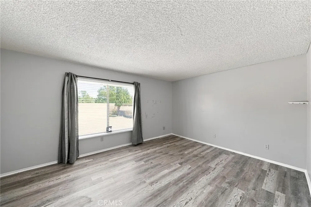 1522 Creekside Drive San Bernardino, CA 92407