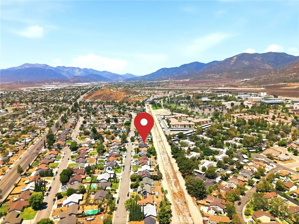 1522 Creekside Drive San Bernardino, CA 92407