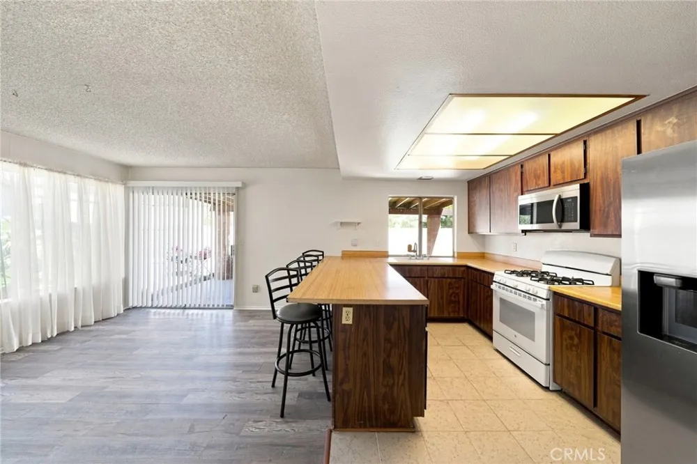 1522 Creekside Drive San Bernardino, CA 92407