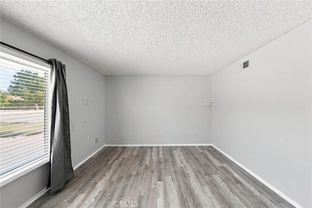 1522 Creekside Drive San Bernardino, CA 92407