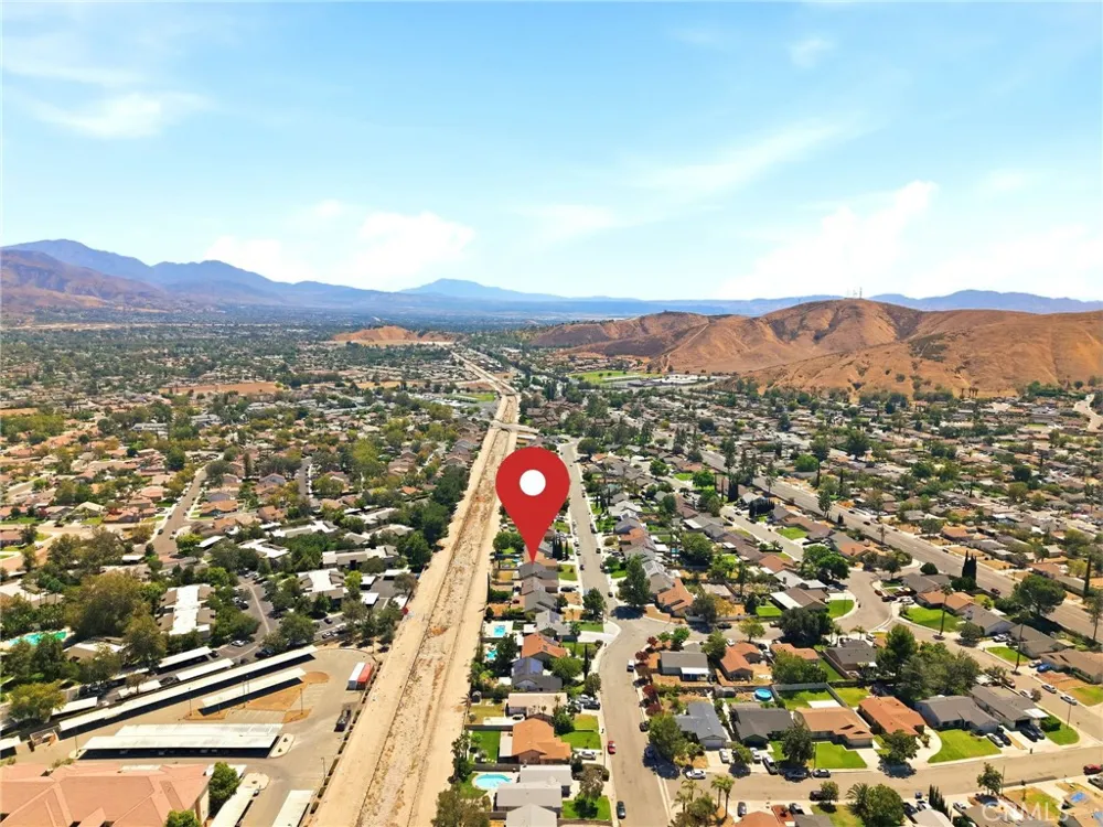 1522 Creekside Drive San Bernardino, CA 92407