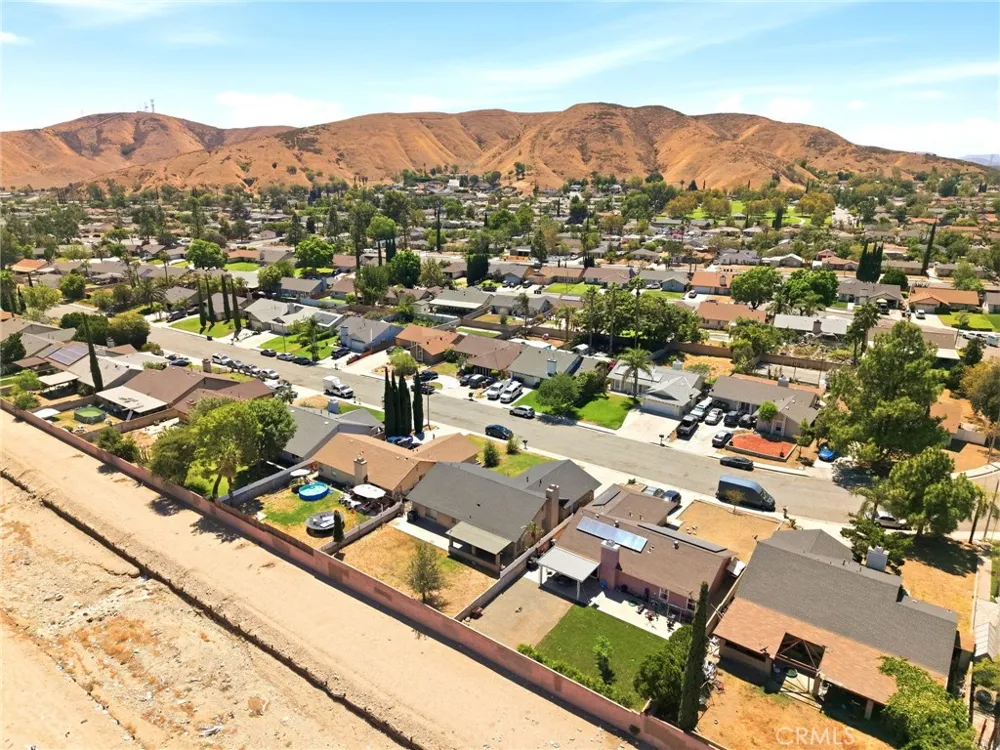 1522 Creekside Drive San Bernardino, CA 92407